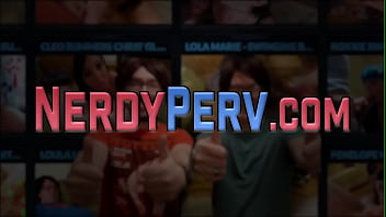 Leeds geek sperms big beauty in mouth