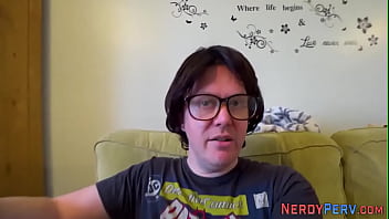 Leeds geek sperms big beauty in mouth