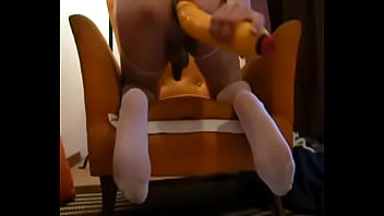 slut trav enogar fuching with jellow dildo