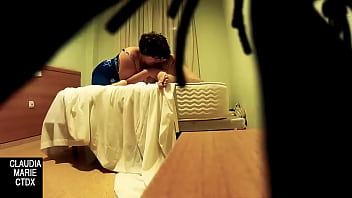 Oculta una c&aacute_mara para grabar a la gorda mientras tiene sexo oral con &eacute_l