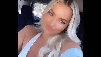 Lindsey Pelas Cleavage
