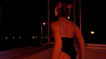 Марьяна Роуз устроила развратную аквадисоктеку во дворце после митинга. Депутат трахнул шлюху в душе.