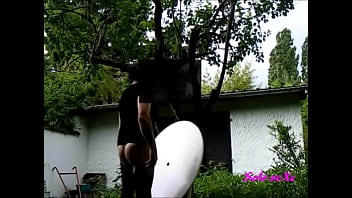 Une table de jardin pour ma bite 001