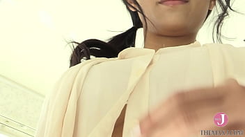 白ビキニの超絶美女が、気持ちのいい日光に照らされて柔肌を晒す [bunb 001]