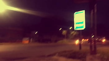 MORADOR DE RUA METENDO NO CUZINHO DA SAFADA NO BEIRA DA ESTRADA MOVIMENTADA