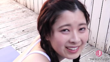 ピンクのスクールビキニでブリッジ！マン筋がキワキワすぎてエッチエチ