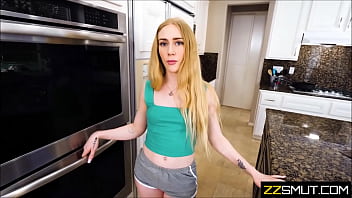 Stepsister blows me when Stepmoms not looking