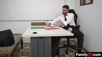 Stepdad is not complaining, he&rsquo_s actually enjoying it!