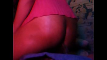 Tranny cachonda disfrutando de un dildo - Sexy Maddy