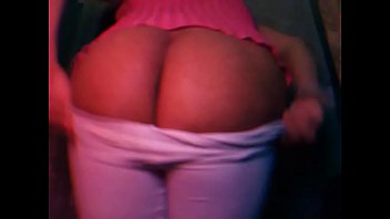 Tranny cachonda disfrutando de un dildo - Sexy Maddy