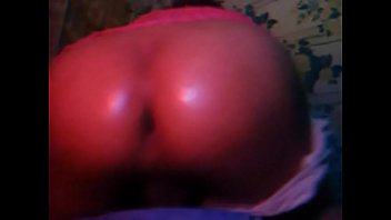 Tranny cachonda disfrutando de un dildo - Sexy Maddy