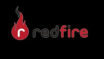 Preta da bunda grande Bibi Werneck fodeu gostoso com neg&atilde_o Falcon e ficou com a boca cheia de leite