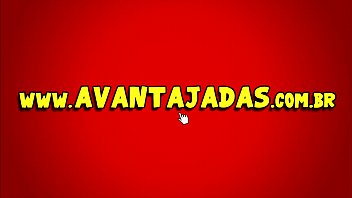 Travesti humilhou enfiando a NABA no CU da esposinha na frente do marido