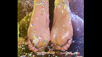 Victoria Cakes give Gibby The Clown a great birthday present