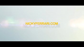 Nicky Ferrari Me gusta ver a mi mam&aacute_ cuando se ba&ntilde_a.