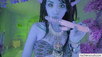 Cherrycrush - Avatar Cosplay - Oiled ass - butt plug and fuck machine - Halloween 2020