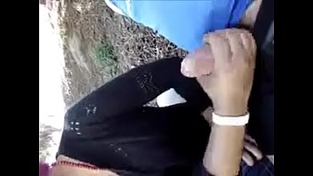 Biciclista convence por dinero a ingenua de mamarsela