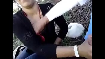 Biciclista convence por dinero a ingenua de mamarsela