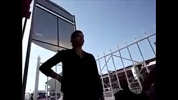 Biciclista convence por dinero a ingenua de mamarsela