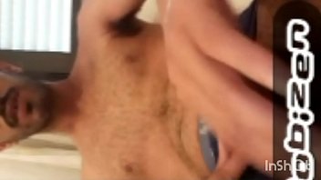 वीडियो कॉल पर गर्म आदमी सह बनाना