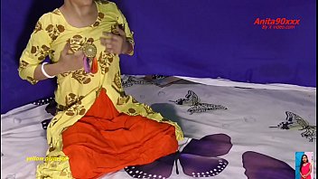 Indian hot sexy bhabi ko kutia banaker choda bhabi desi land se chud ker sex ka maja leya