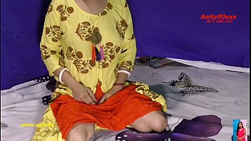 Indian hot sexy bhabi ko kutia banaker choda bhabi desi land se chud ker sex ka maja leya