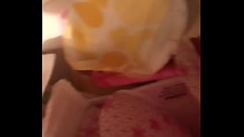 Spying on a hotties pads and tampons. Should have rubbed cock on the open maxi pad and panty liners. Send me hot vids like this if u have some