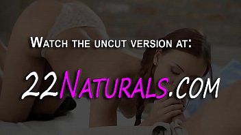 Brunette beauty gobbles and pulls shlong