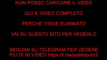 Matrigna jessa rhodes scopre il figlio a masturbarsi e lo scopa per punizione