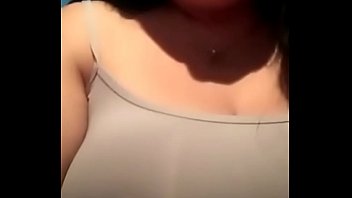 Susana Mart&iacute_nez de Meet Me llora porque su marido la dej&oacute_ pero sigue con los pezones duros