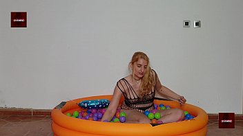 La folla globos ASMR experience by Gemma Gomory ví_deo completo en nuestros canales premium