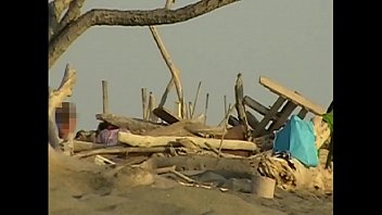 Girlfriend sucks my cock on the public beach in front of many strangers - MissCreamy