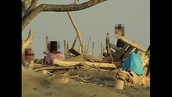 Girlfriend sucks my cock on the public beach in front of many strangers - MissCreamy