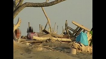 Girlfriend sucks my cock on the public beach in front of many strangers - MissCreamy