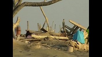 Girlfriend sucks my cock on the public beach in front of many strangers - MissCreamy