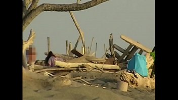 Girlfriend sucks my cock on the public beach in front of many strangers - MissCreamy