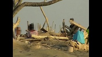 Girlfriend sucks my cock on the public beach in front of many strangers - MissCreamy