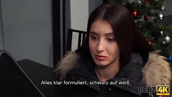 DEBT4k. Das arme K&uuml_ken will mit dem teuren Auto, warum sie genagelt wird