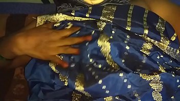 बड़े स्तन दासी