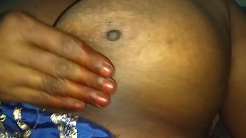 बड़े स्तन दासी