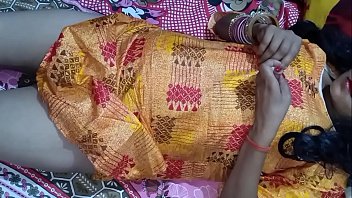 पड़ोस वाली लड़की ने अपने घर बुला कर अपने ही बिस्तर पर