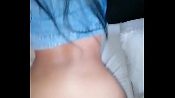 Chica e pide un anal doloroso de perrito antes de ir a la universidad