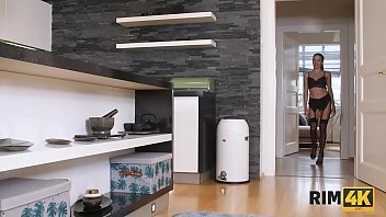 RIM4K. Hot Eveline licks ass of plumber as a tip for well-done work