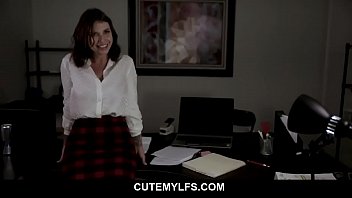 Brunette-MILF punishes her employee - Ivy Lebelle