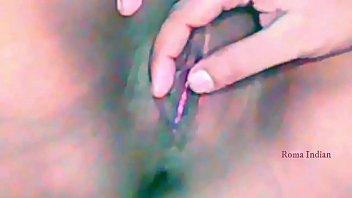 Indian Mature tamil wife pussy shaved by hubby with foam HD video