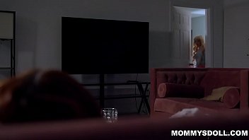 Kenzie Reeves convinces the Milfs Kendra James and Mona Wales in a hot lesbian threesome sex