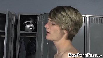 Twinks hook up in locker room and do oral with rough banging