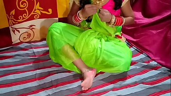 भाभी बोली वैक साइड में डाल दो फ्रंट साइड लुकिंग है गन्दी गन्दी बातें