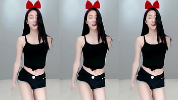 G&aacute_i Trung Quốc nhảy em bị bệnh