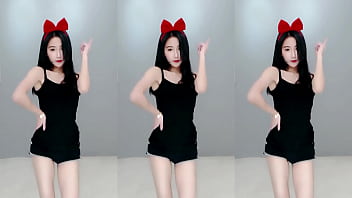 G&aacute_i Trung Quốc nhảy em bị bệnh